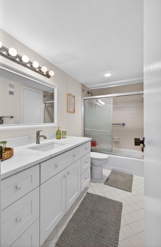 Building Photo - 336 Golfview Rd