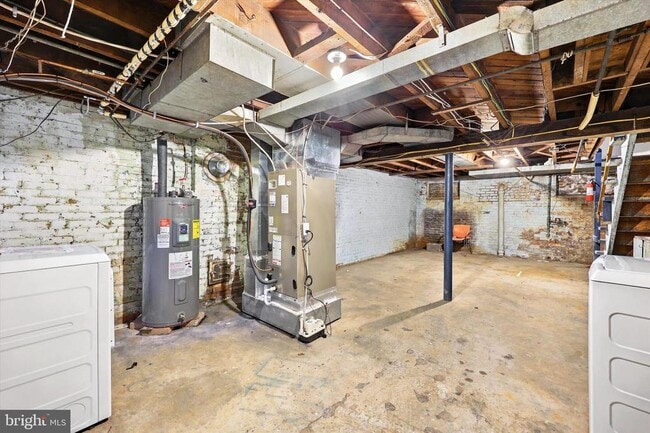 Building Photo - 269 Monroe St