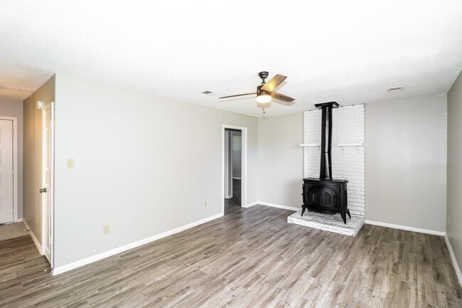 Building Photo - 3917 Kerwin Dr