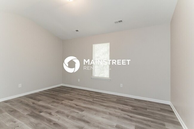 Building Photo - 3 Bedroom Pet-Friendly Home in Charlotte, NC with Main Street Renewal