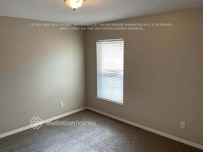 Building Photo - 930 Fairhaven St NE