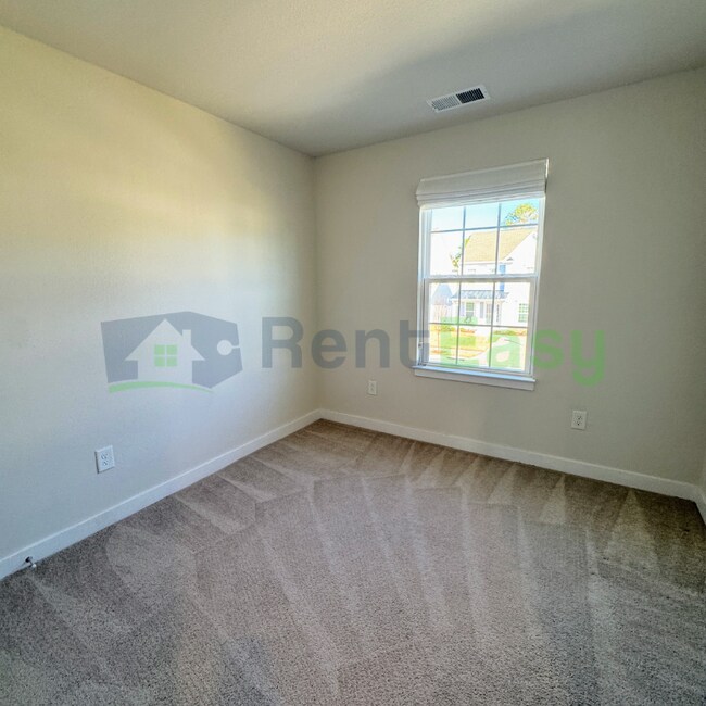 Building Photo - 225 Goldenstar Ln