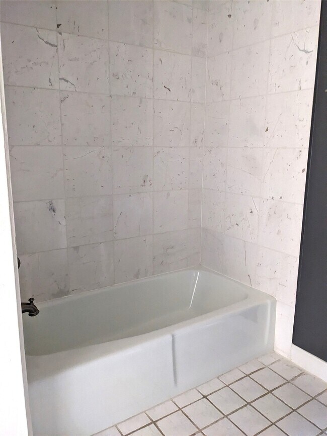 Building Photo - 5001 Woodway Dr