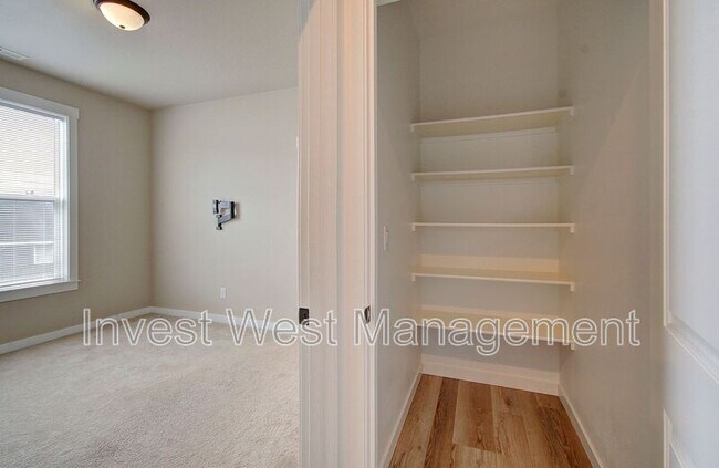 Building Photo - 1651 52nd Ct