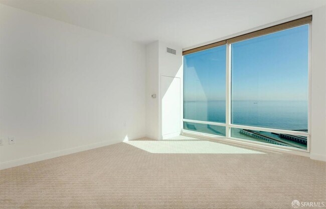 Building Photo - 425 1st St