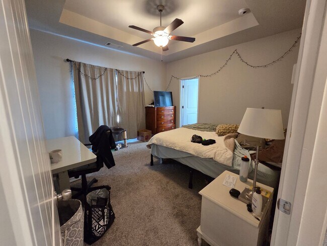 Building Photo - Gorgeous 3 bedroom home!