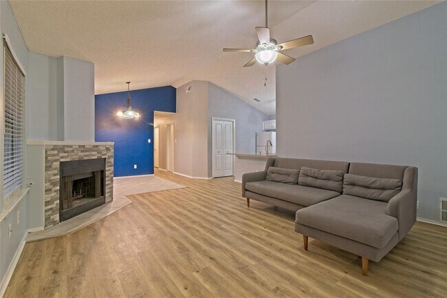 Building Photo - 1007 Markham Ln