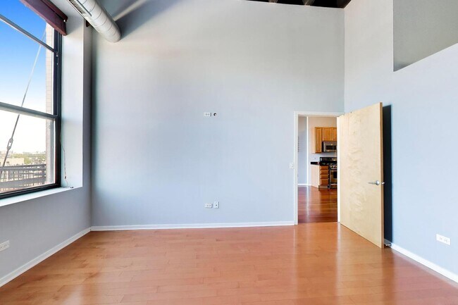 Building Photo - 1645 W Ogden Ave