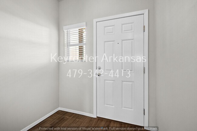 Building Photo - 811 E Sparrow Cir