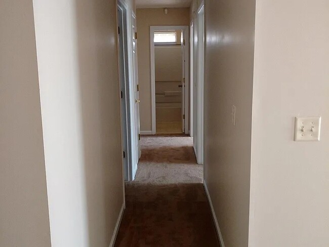 Building Photo - 96 W Daryl Dr