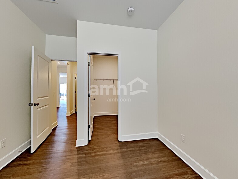 Building Photo - 4949 Chutney Dr
