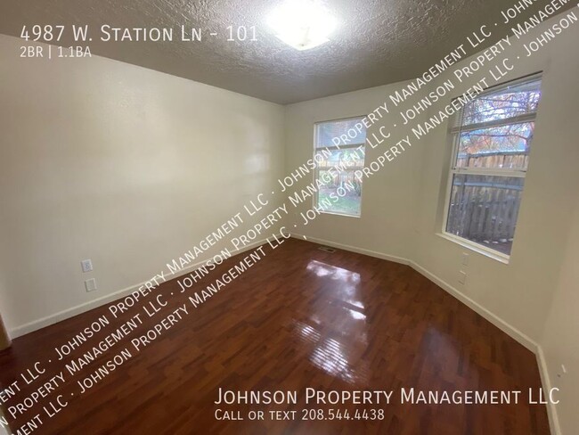 Building Photo - Upgraded 2BR Apartment with Central A/C an...