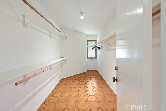 Building Photo - 7161 Grasswood Ave