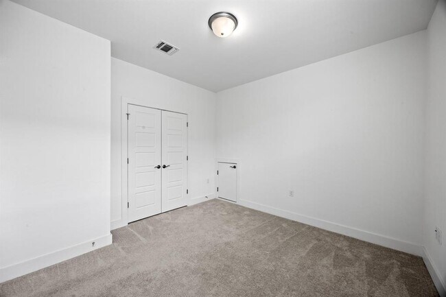 Building Photo - 2222 Simond Ave
