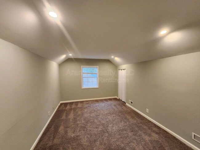 Building Photo - 1733 Beecher St SW