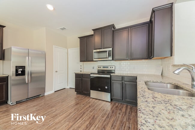 Building Photo - 1505 Kim Loan Dr