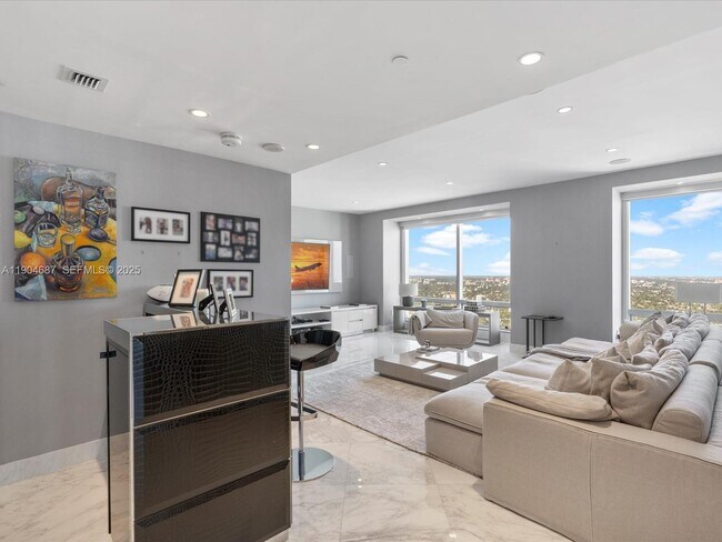 Building Photo - 1425 Brickell Ave