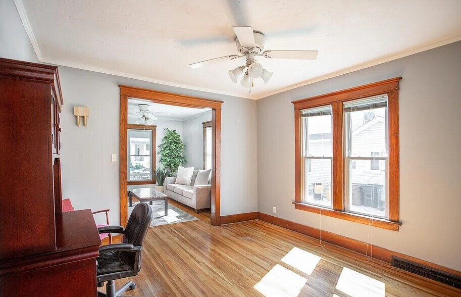 Primary Photo - 2330 Sumner St