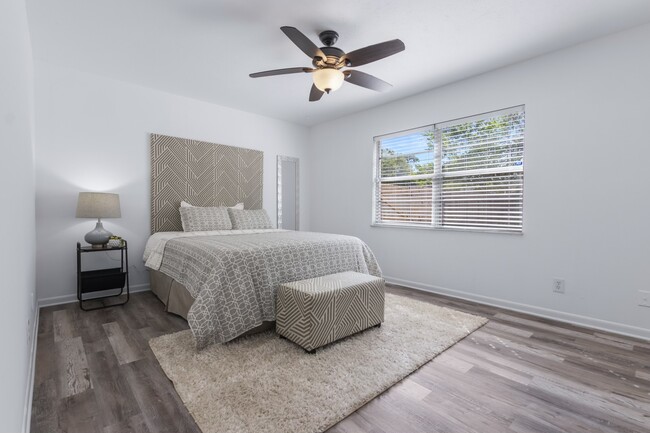Building Photo - 6116 Shakespeare Dr