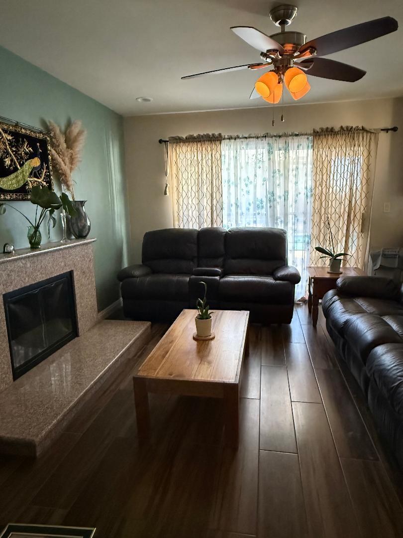 Lounge 2 - 7010 Dennison St