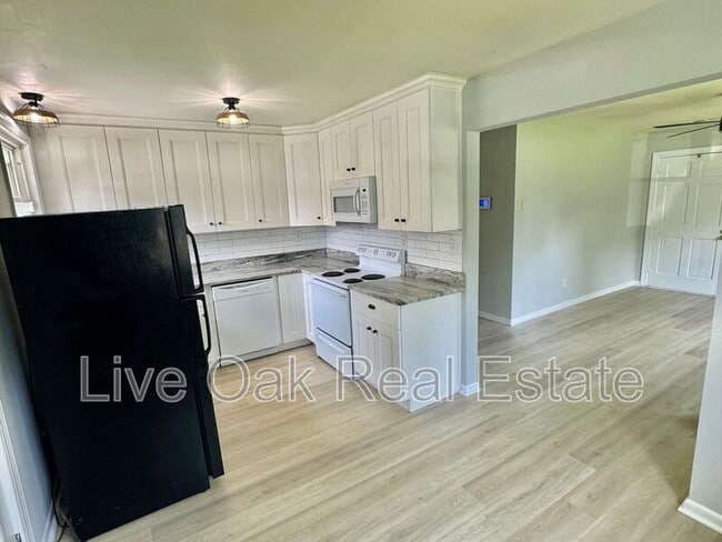 Building Photo - 314 Woodview Ave