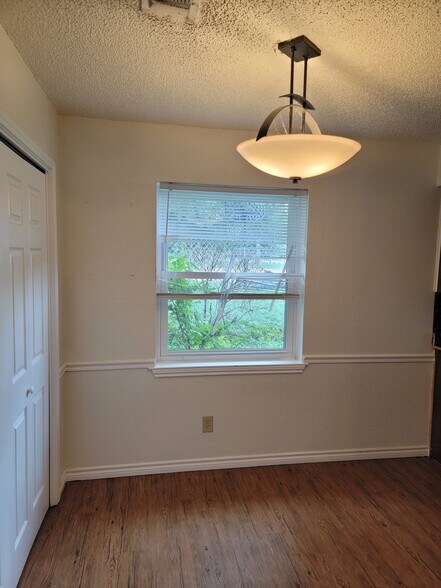 Building Photo - 1321 Quail Trl