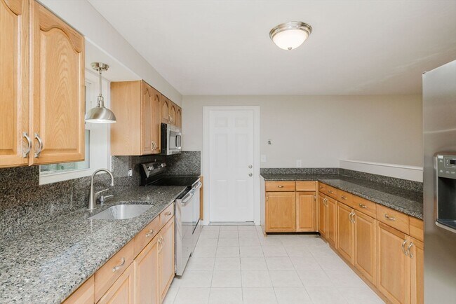 Building Photo - 125 Temi Rd