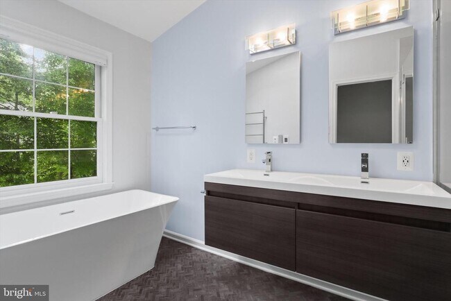 Building Photo - 11300 Fairwind Way