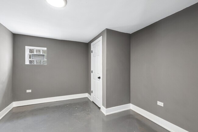 Building Photo - 8210 S Marshfield Ave