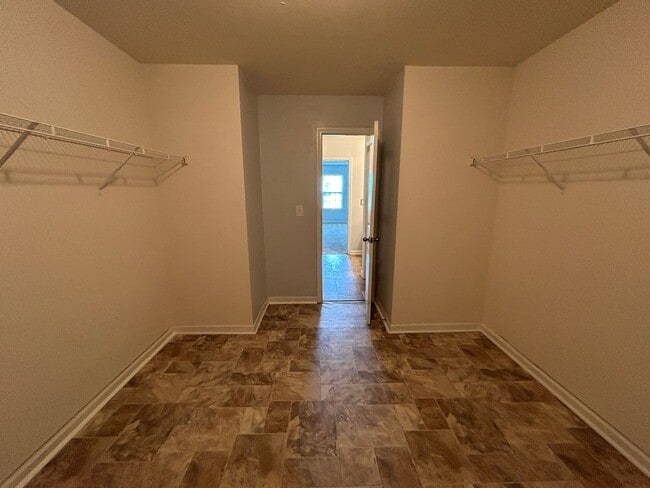 Building Photo - Beautiful 5 Bedroom Home in the Park Brook...