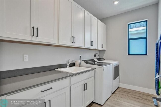 Building Photo - 2622 NW 87th Ter