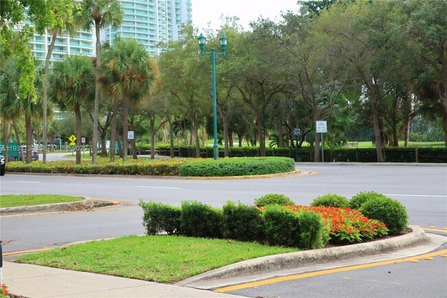 Building Photo - 20515 E Country Club Dr