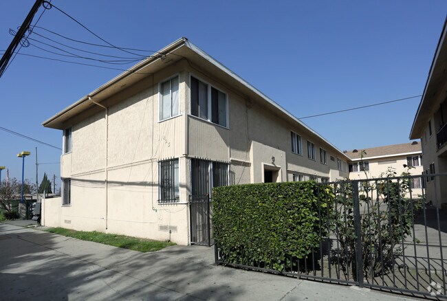Building Photo - 421 W Rosecrans Ave