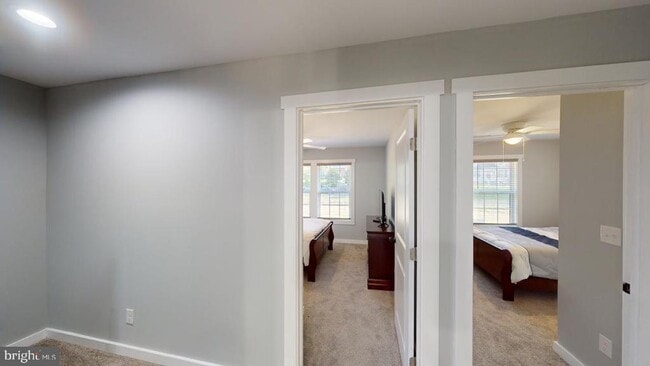 Building Photo - 440 W Gravel Ln