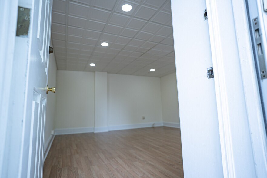 Building Photo - 218 Broad Ave