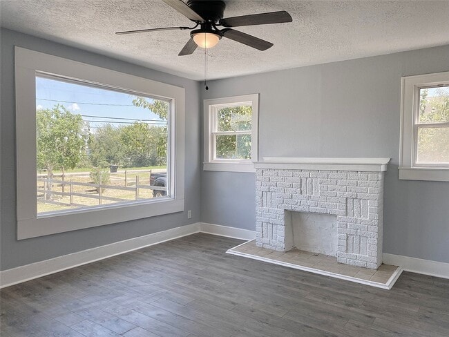 Building Photo - 2371 Broadway St