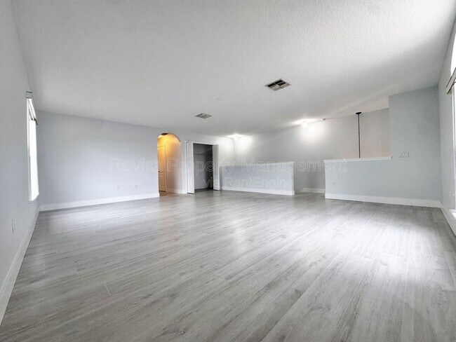 Building Photo - 661 Hacienda Cir