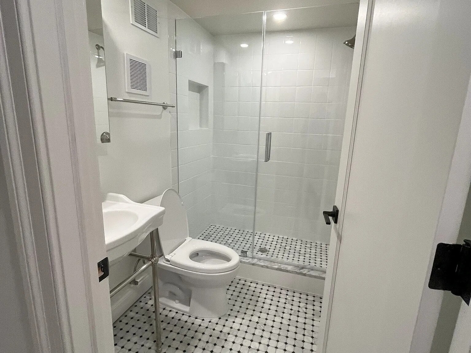 Classic Washingtonian bathroom design. - 1755 Lamont St NW