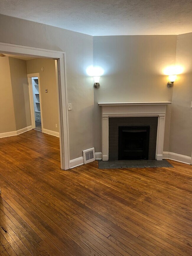 Building Photo - 3645 E 146th St