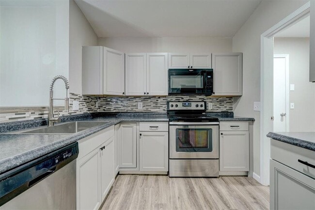 Building Photo - 10425 Aberdeen Dr