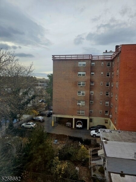 Building Photo - 25 Duncan Ave