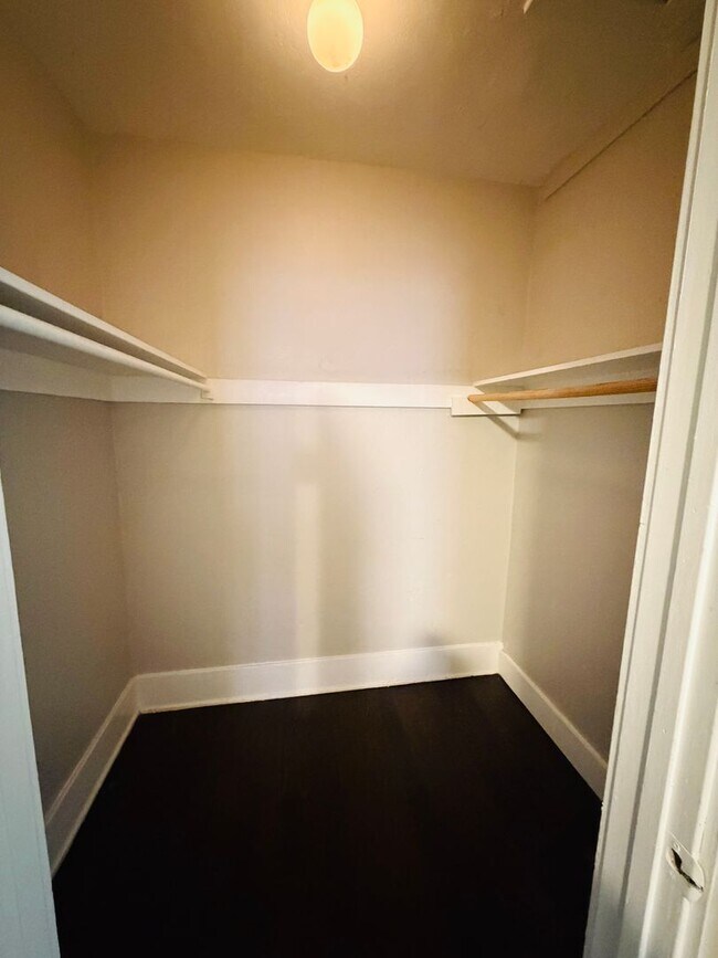 Building Photo - 307