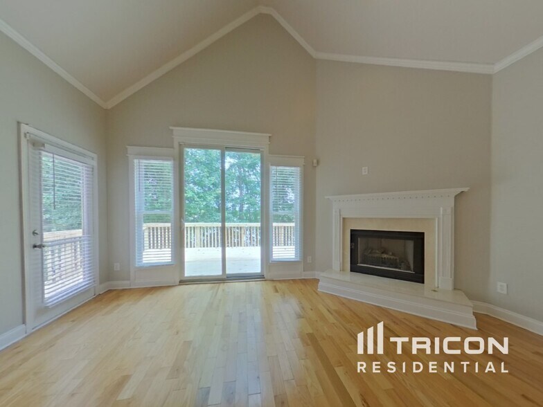 Building Photo - 6868 Glen Cove Ln