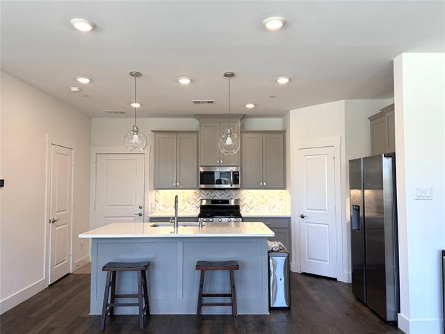 Building Photo - 760 Cavitt Ct