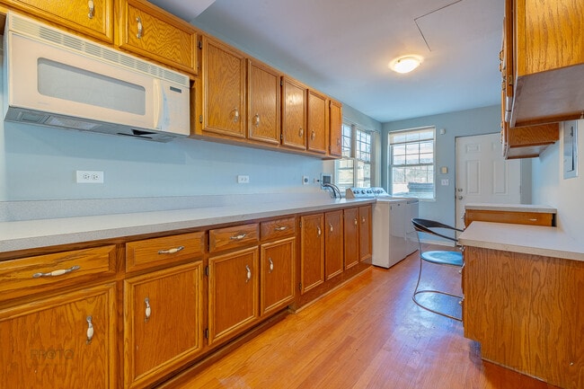 Building Photo - 524 N Ashland Ave