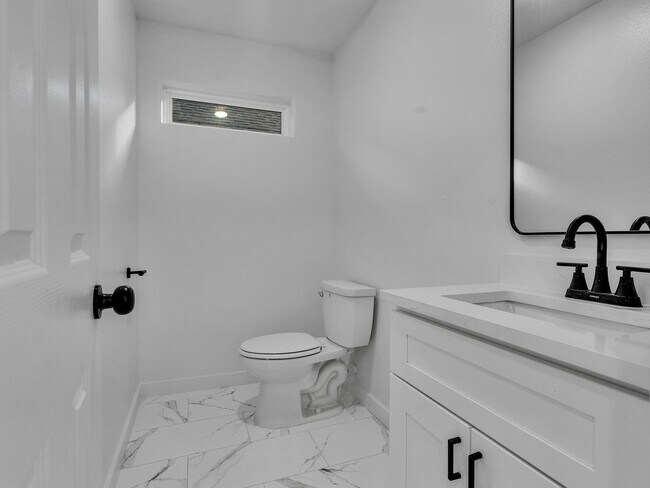 Building Photo - ? 3 Bed / 2.5 Bath Duplex – Spacious & Move-In Ready! ?