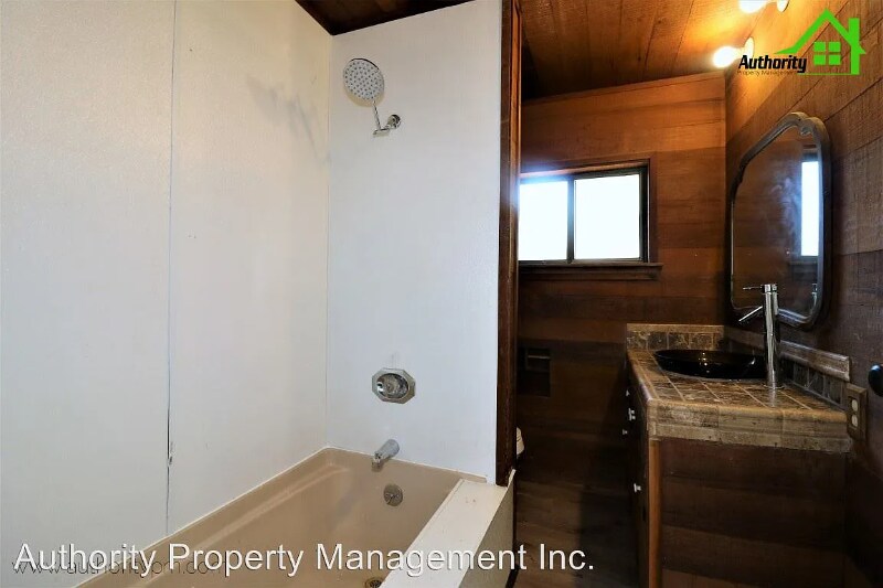 Building Photo - 1534 Fig Ave
