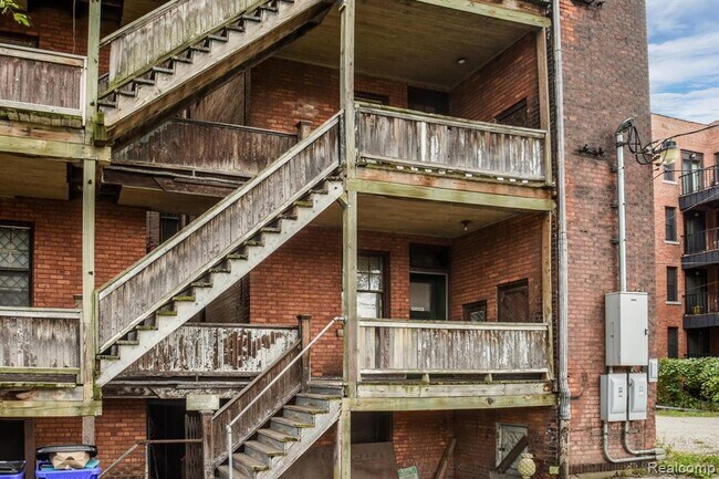 Building Photo - 1121 Van Dyke St