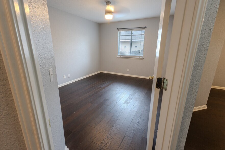 Building Photo - 208 Discovery