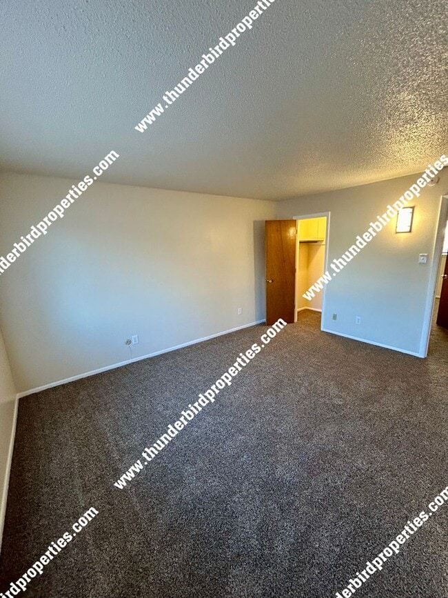 Building Photo - 4909 Overland St NE